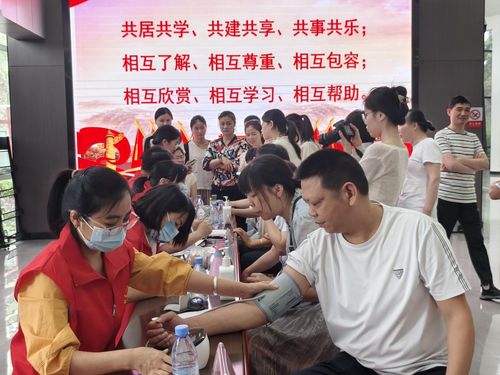 红石榴健康义诊 暖心服务进社区，便民利民促健康